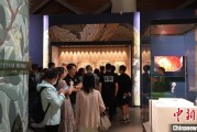 子女测算百年典藏首渡重洋 124套英国工艺美术运动珍品亮相天津
