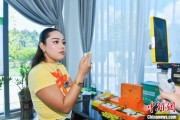 子女测算泰国主播品三亚榴莲：“尝到了家乡味”