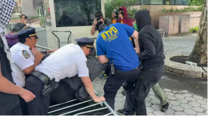 洛杉矶(🌘)之后，纽约也乱了，超20人被捕